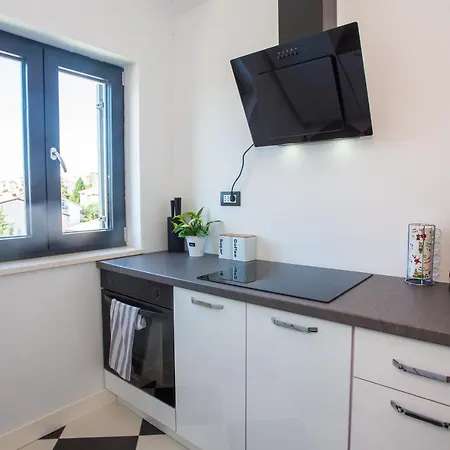Apartment Black & White Rovinj