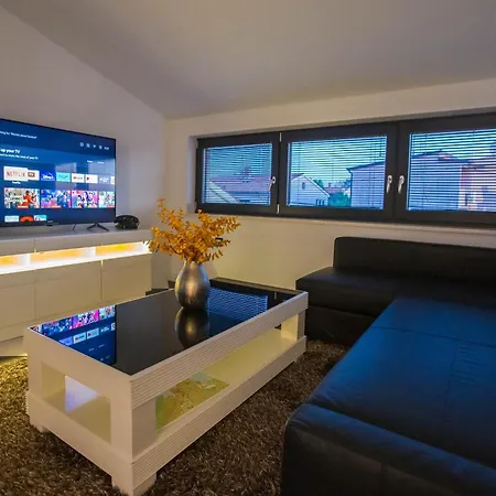 Black & White Apartment *