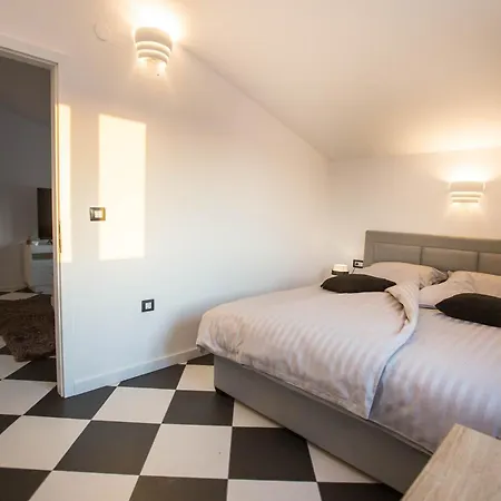 Black & White Apartment